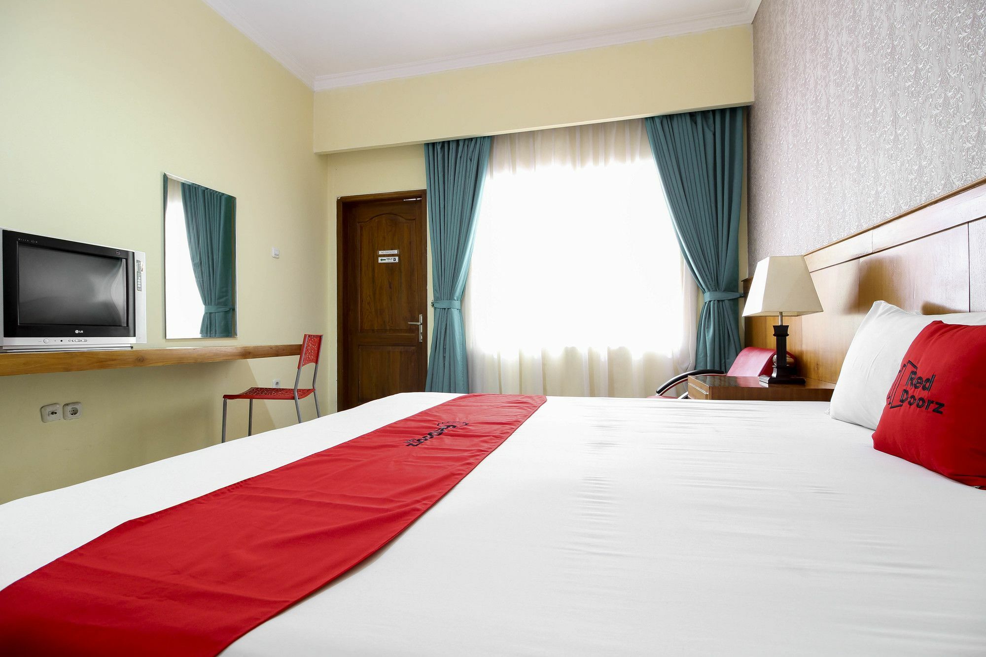 Hotel Reddoorz @ Seturan Raya 2 Maguwo Esterno foto